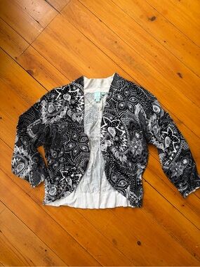 Women’s Black & White Patterned Open Cardigan Sweater